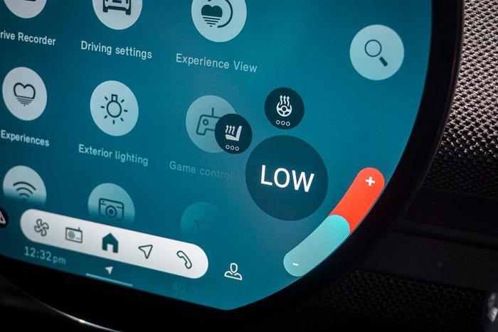 2025 MINI Aceman JCW E Favoured