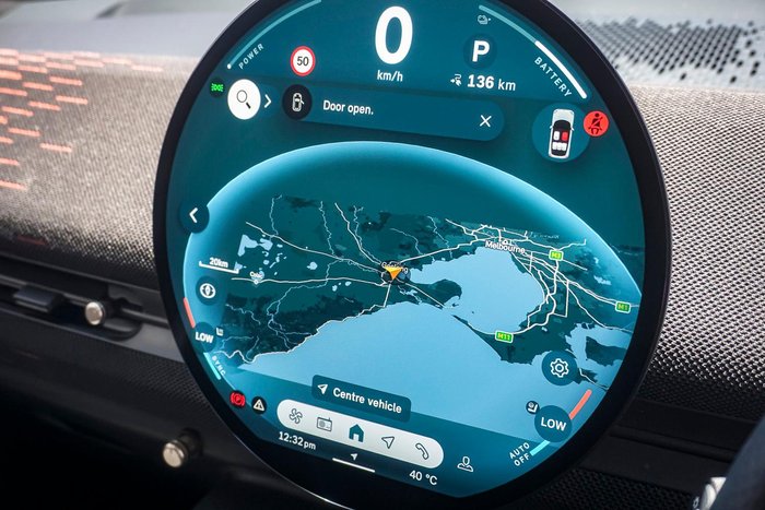 2025 MINI Aceman JCW E Favoured