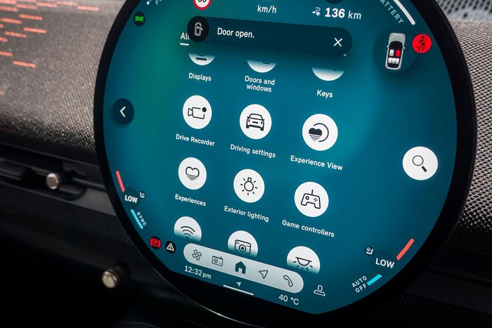 2025 MINI Aceman JCW E Favoured