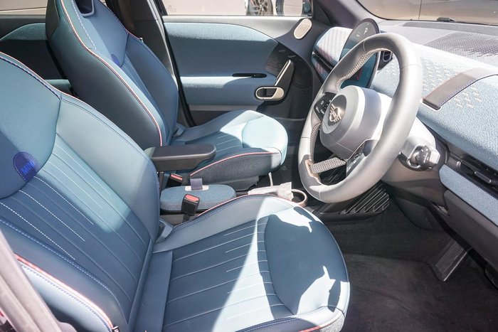 2024 MINI Aceman SE Favoured