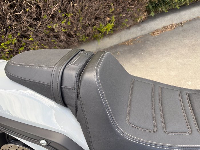 2024 HARLEY-DAVIDSON FXFBS FAT BOB (114) Grey