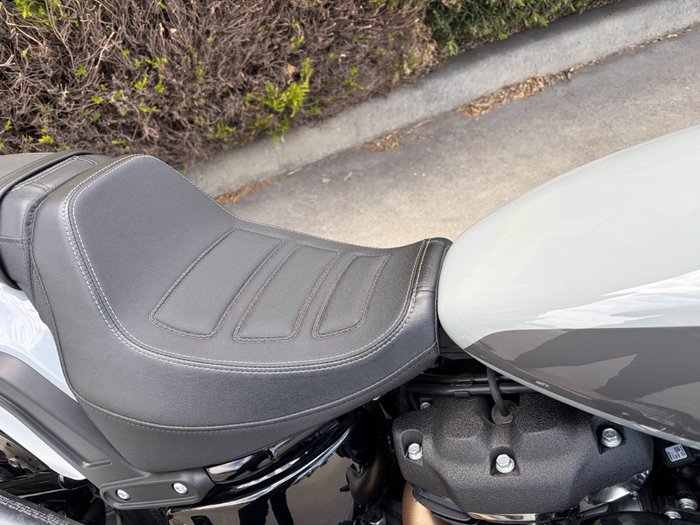 2024 HARLEY-DAVIDSON FXFBS FAT BOB (114) Grey