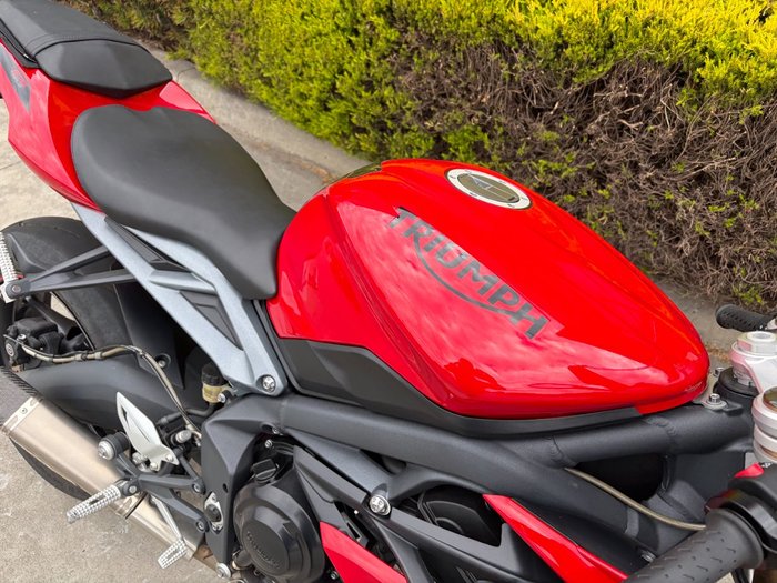 2015 Triumph DAYTONA 675 Red