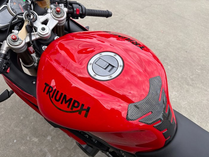 2015 Triumph DAYTONA 675 Red