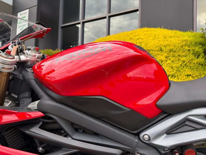 2015 Triumph DAYTONA 675 Red