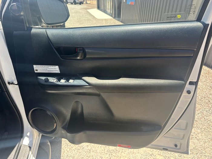 2022 Toyota Hilux SR