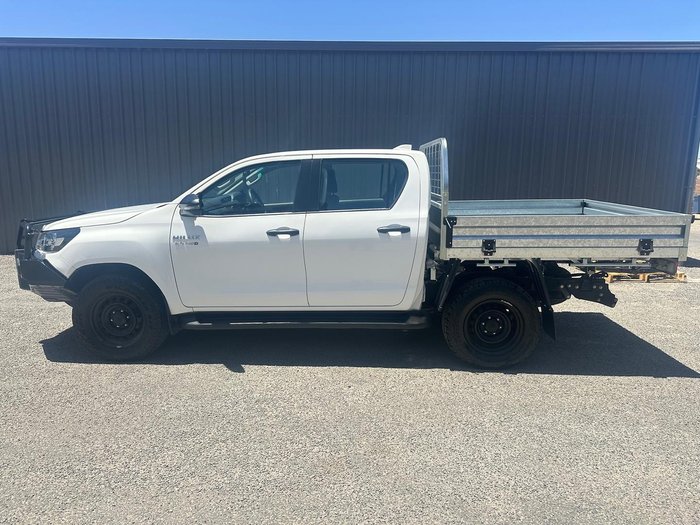 2022 Toyota Hilux SR