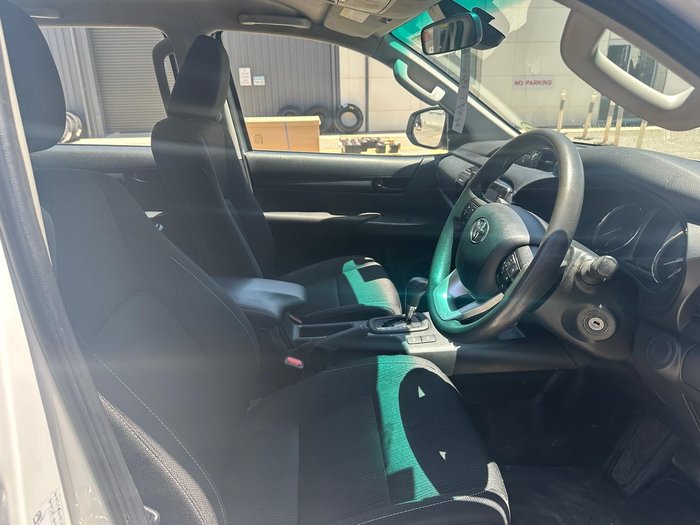 2022 Toyota Hilux SR