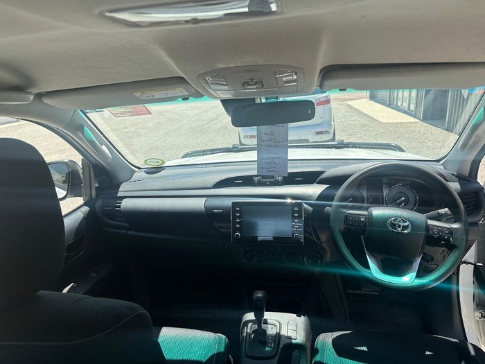 2022 Toyota Hilux SR