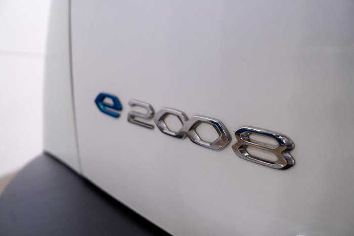 2023 Peugeot e-2008 GT