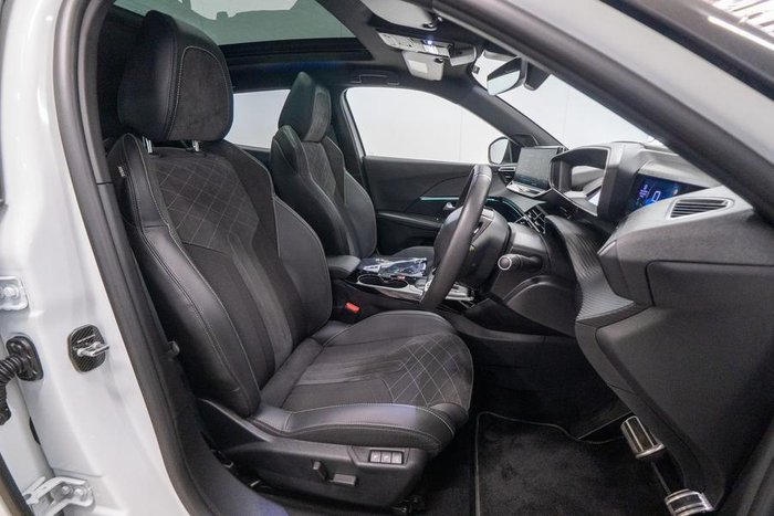 2023 Peugeot e-2008 GT