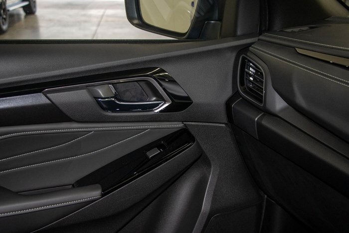 2025 Isuzu MU-X LS-T