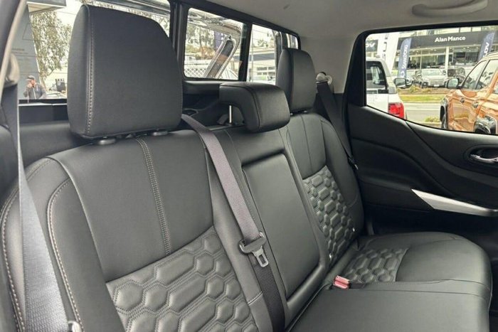 2025 Nissan Navara ST-X D23 MY25 4X4 Dual Range White Pearl