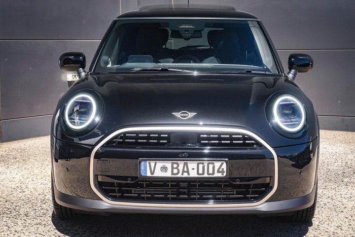 2024 MINI Cooper C Favoured