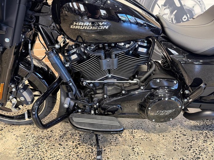 2025 Harley-Davidson Street Glide 117 (FLHX) Touring Black