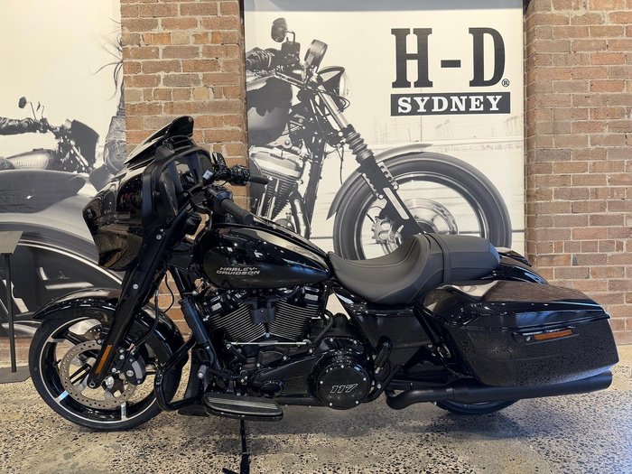 2025 Harley-Davidson Street Glide 117 (FLHX) Touring Black