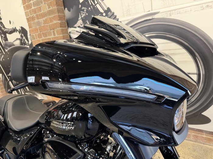 2025 Harley-Davidson Street Glide 117 (FLHX) Touring Black