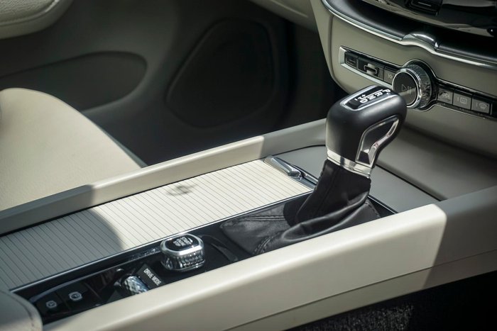 2021 Volvo XC60 T5 Momentum