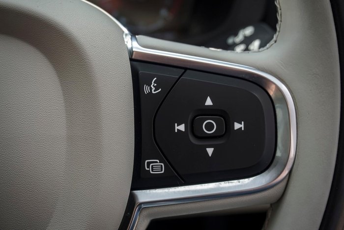 2021 Volvo XC60 T5 Momentum