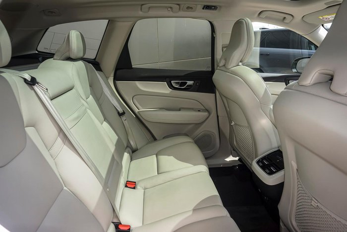 2021 Volvo XC60 T5 Momentum