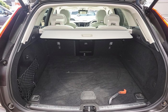 2021 Volvo XC60 T5 Momentum