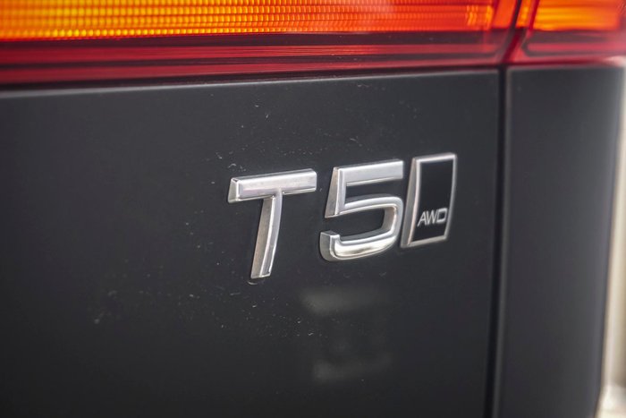 2021 Volvo XC60 T5 Momentum