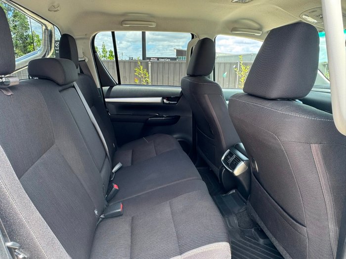 2022 Toyota Hilux SR5