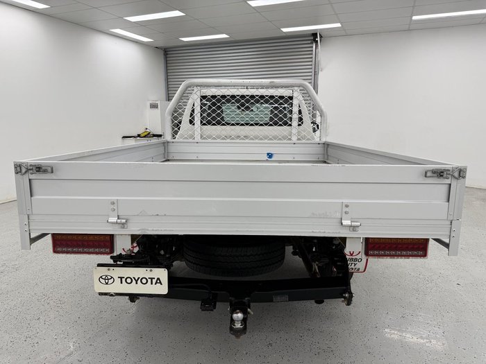2020 Toyota Hilux Workmate TGN121R 4x2 Glacier White