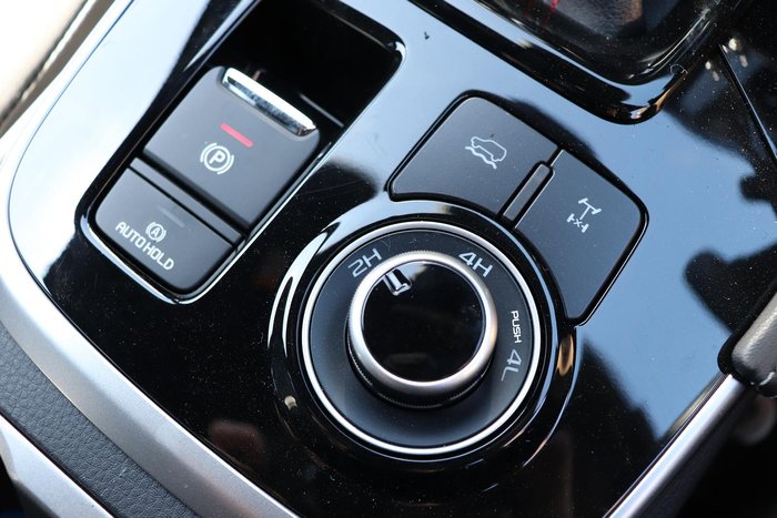 2025 Isuzu MU-X X-TERRAIN