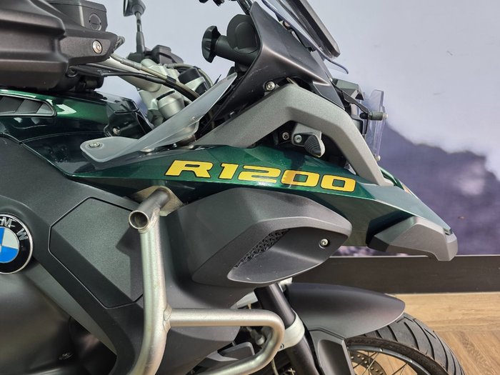 2015 BMW Motorrad R1200 GS GREEN