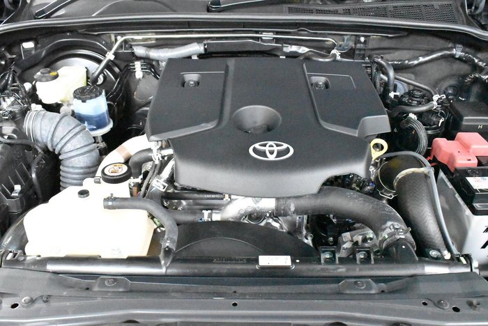 2024 Toyota Hilux SR5 48V