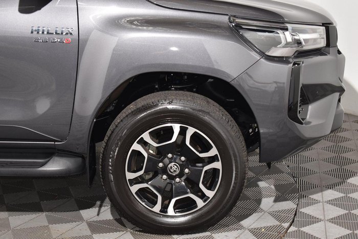 2024 Toyota Hilux SR5 48V