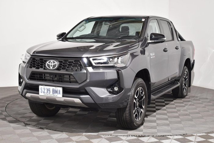 2024 Toyota Hilux SR5 48V