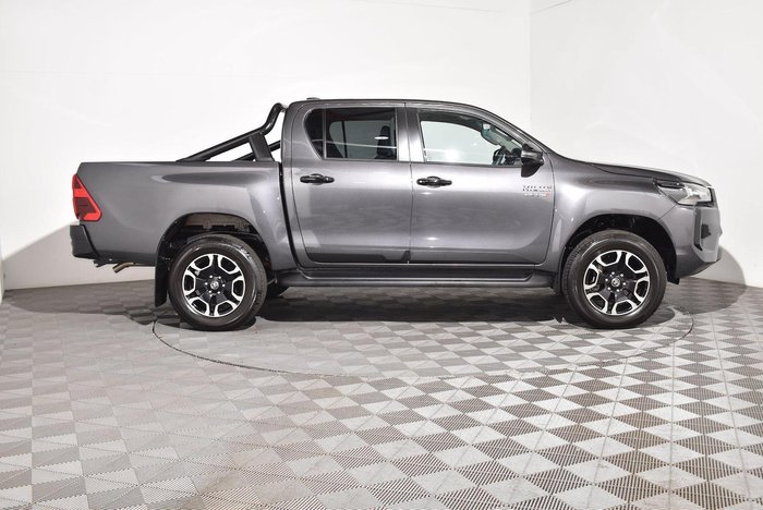 2024 Toyota Hilux SR5 48V