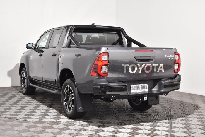 2024 Toyota Hilux SR5 48V