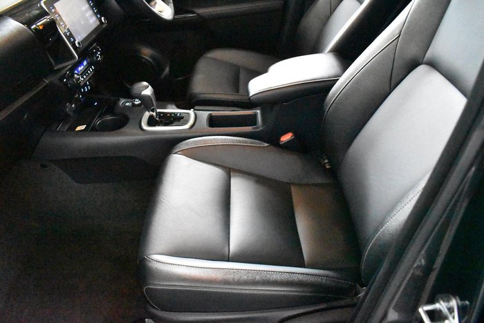 2024 Toyota Hilux SR5 48V