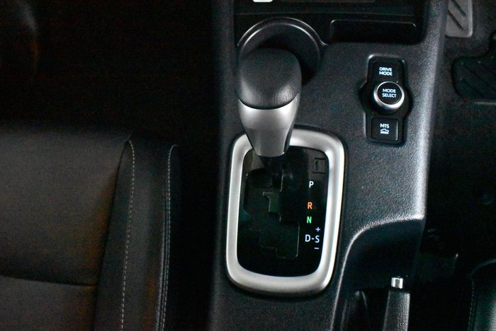 2024 Toyota Hilux SR5 48V