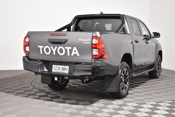 2024 Toyota Hilux SR5 48V