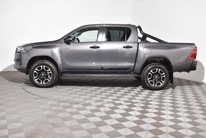 2024 Toyota Hilux SR5 48V