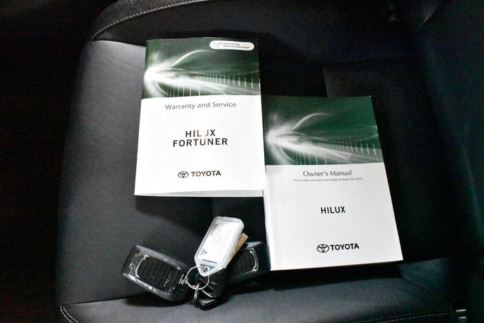 2024 Toyota Hilux SR5 48V