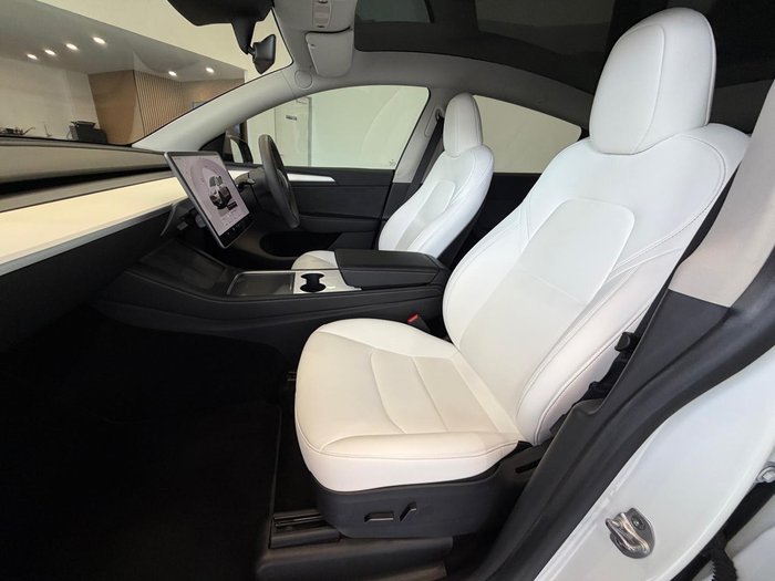 2022 Tesla Model Y Rear-Wheel Drive