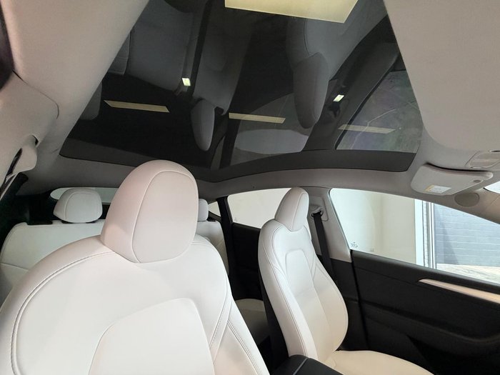 2022 Tesla Model Y Rear-Wheel Drive