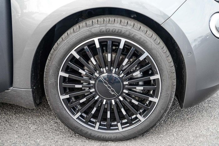 2023 Fiat 500e La Prima