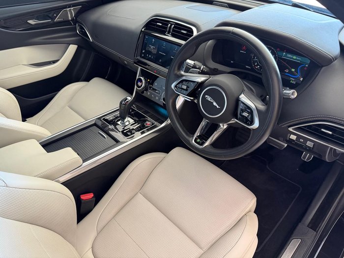 2022 Jaguar XE P300 R-Dynamic HSE