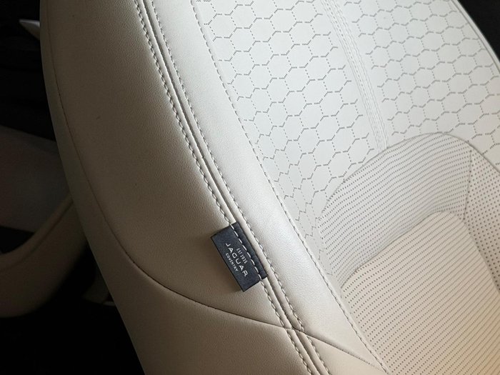 2022 Jaguar XE P300 R-Dynamic HSE