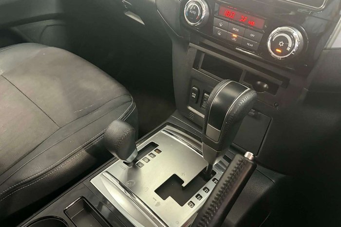 2015 Mitsubishi Pajero GLS