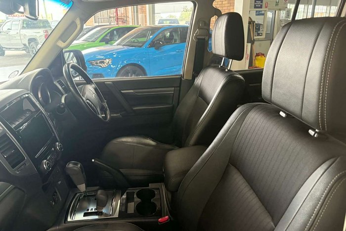 2015 Mitsubishi Pajero GLS