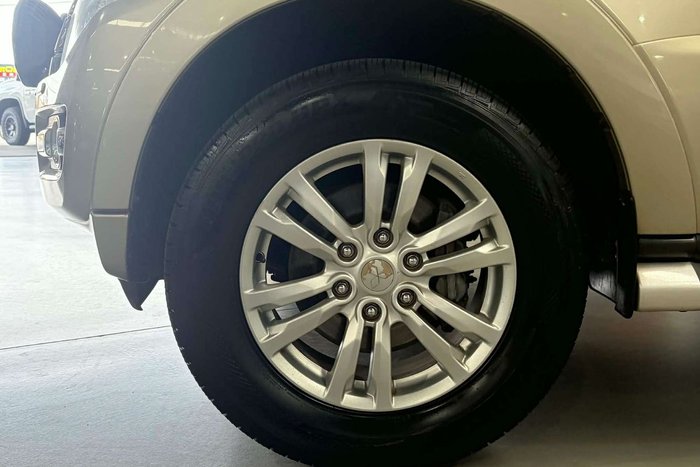 2015 Mitsubishi Pajero GLS