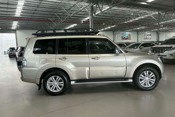 2015 Mitsubishi Pajero GLS