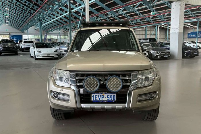 2015 Mitsubishi Pajero GLS